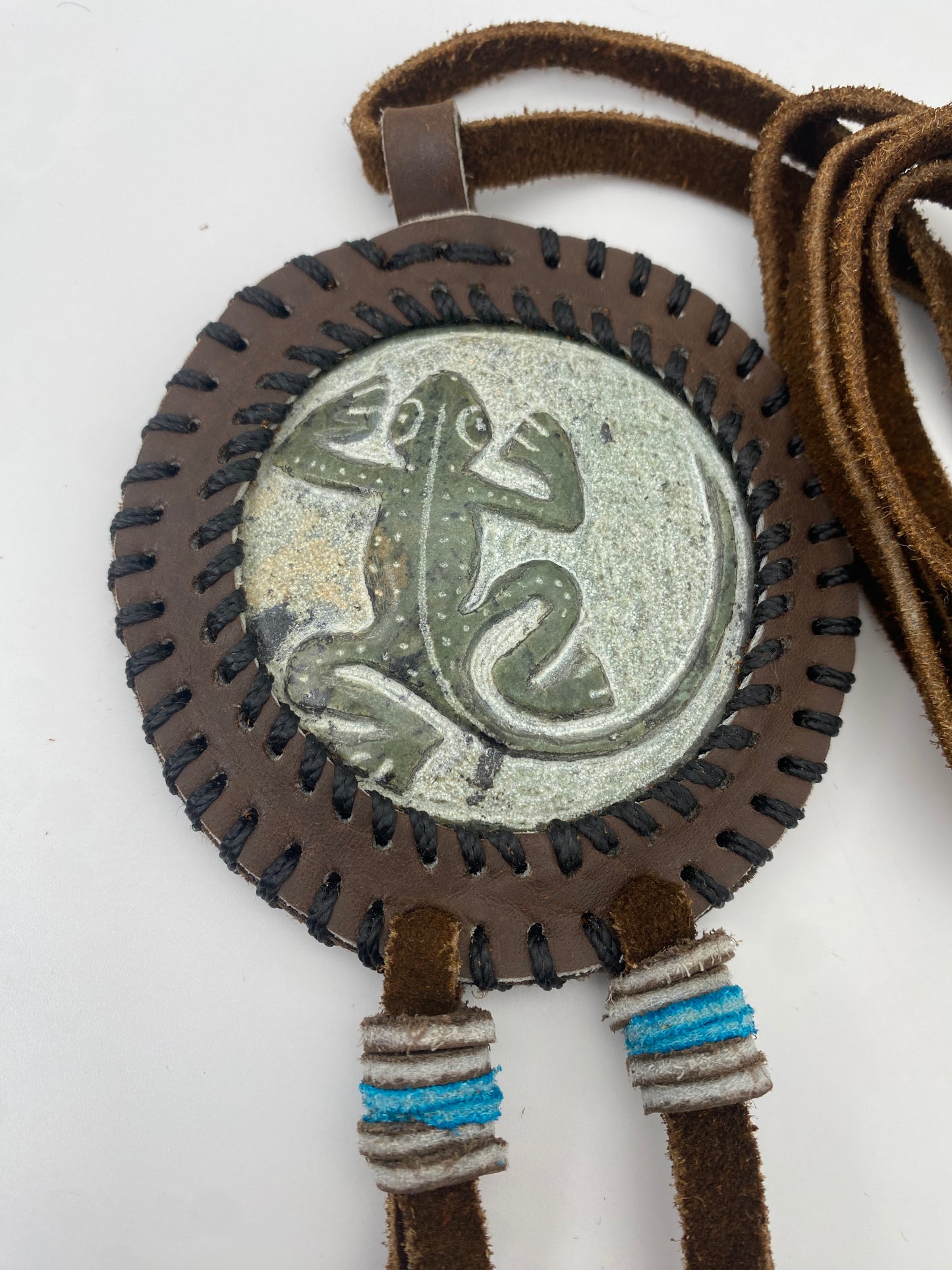 Collier Tortue Amauta en Jade Néphrite-Cuir