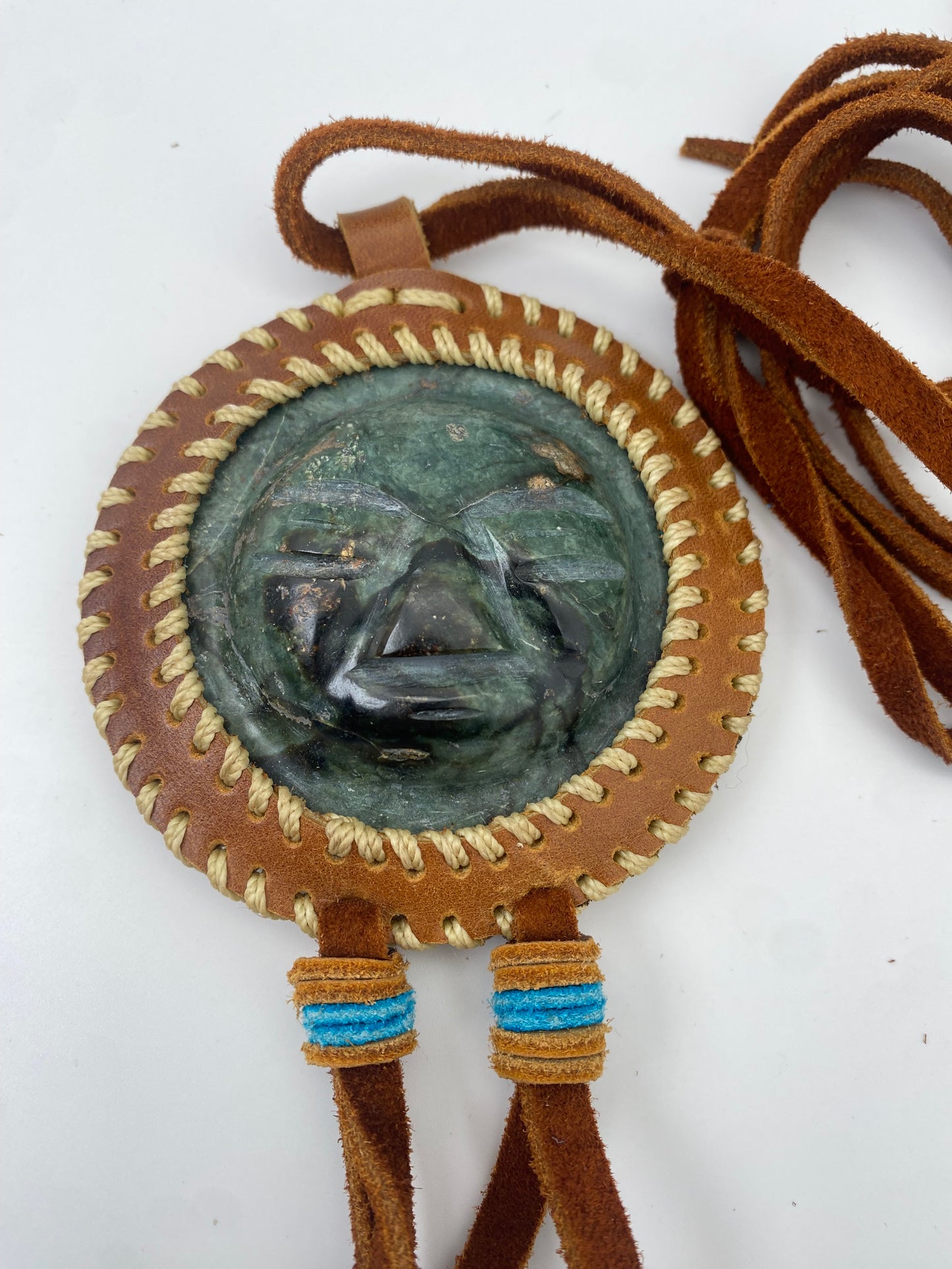 Collier Tortue Amauta en Jade Néphrite-Cuir