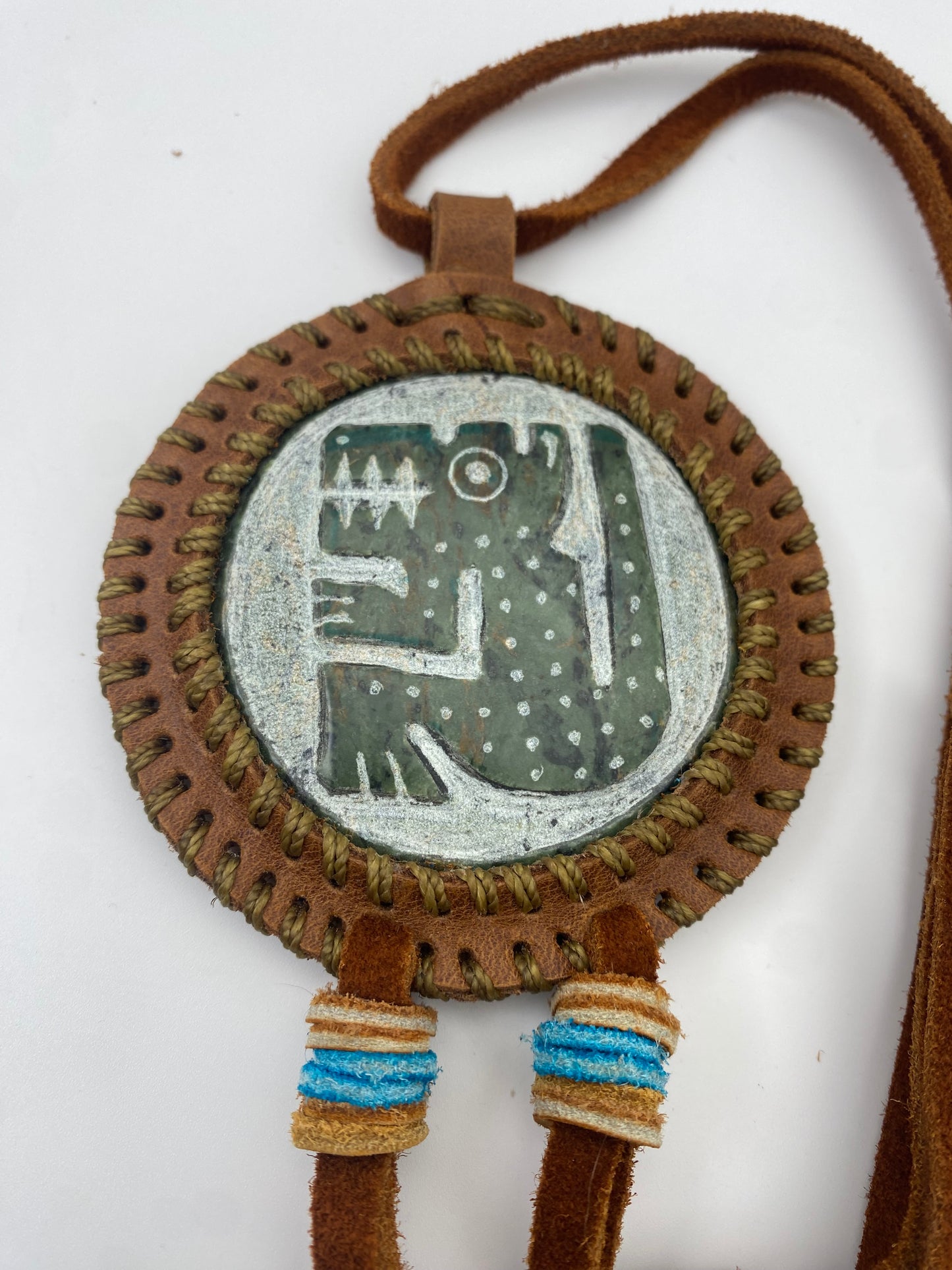 Collier Tortue Amauta en Jade Néphrite-Cuir