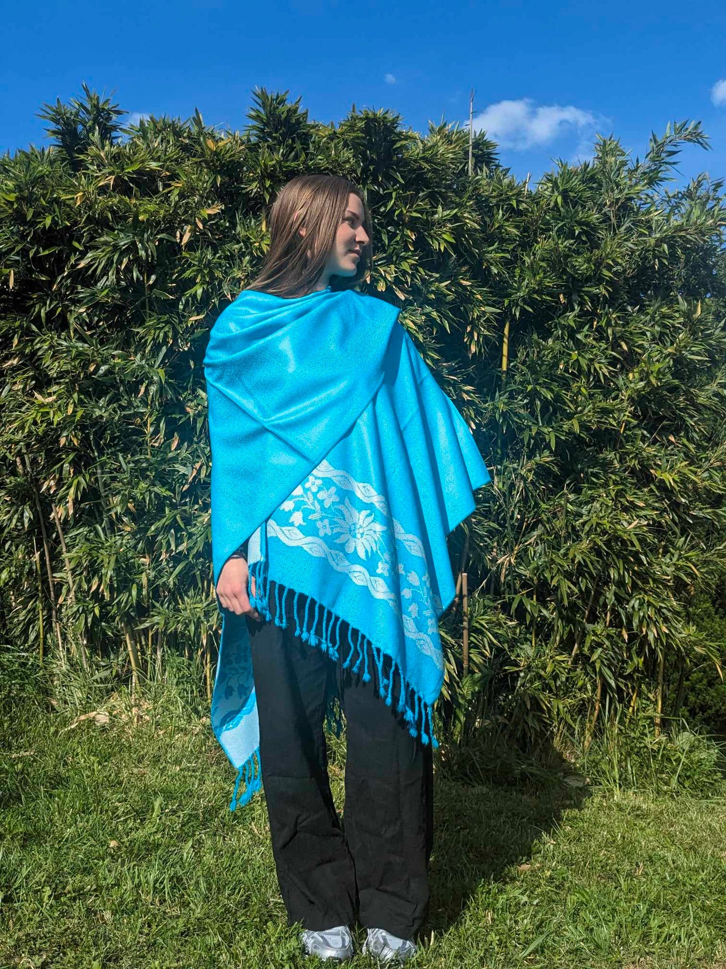 Poncho, Châle modèle fleur avec franges