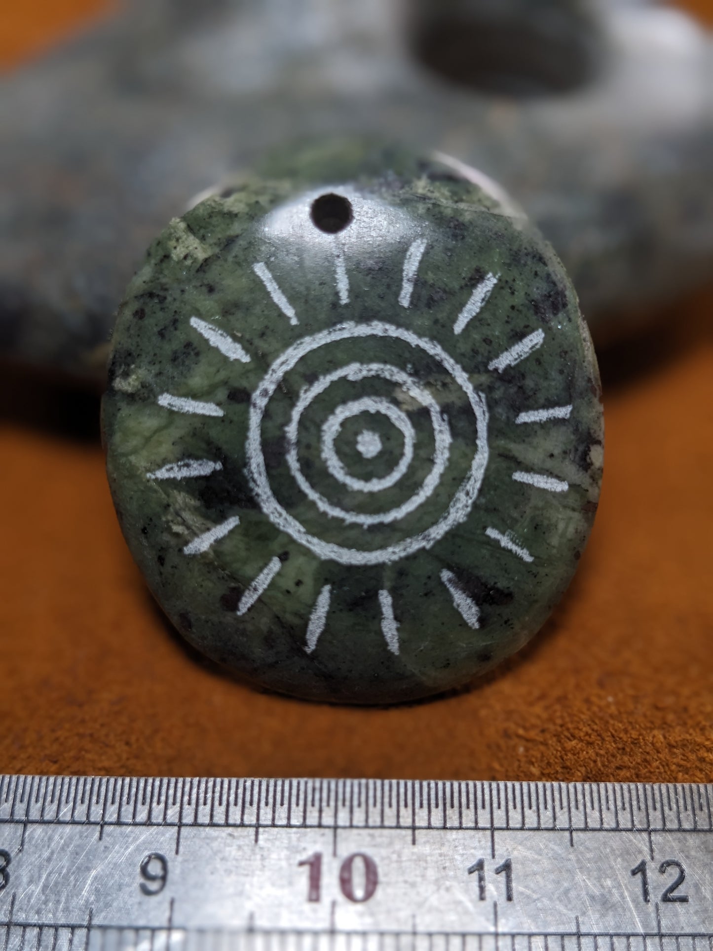 Pendentif Gravé en Jade Néphrite de L'Équateur