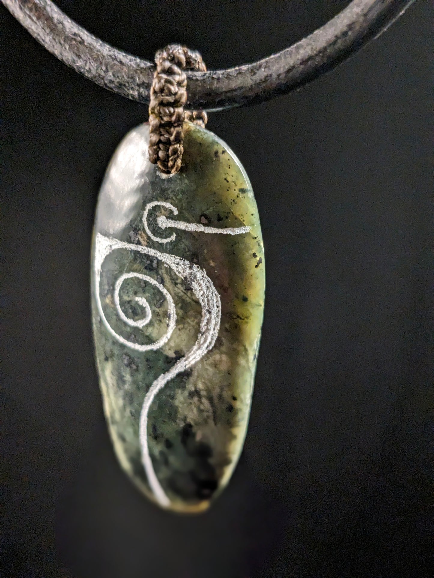 Colibri Translucide en Jade Néphrite