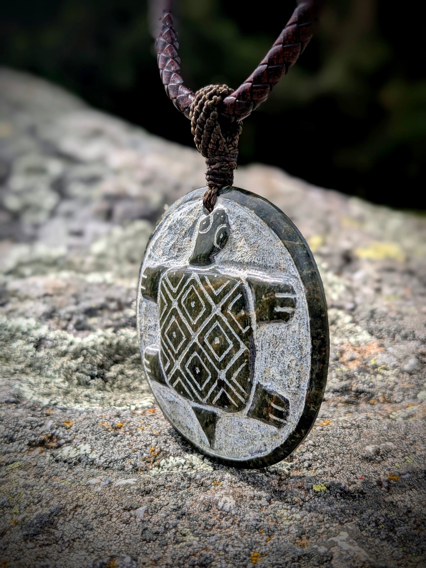 Grand Tortue Pendentif taillé en Jade Néphrite