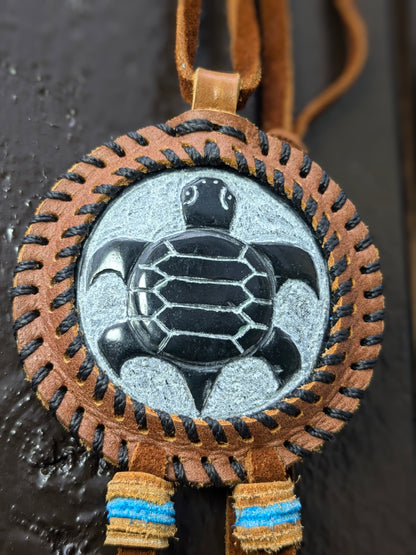 Collier Tortue Amauta en Jade Néphrite-Cuir