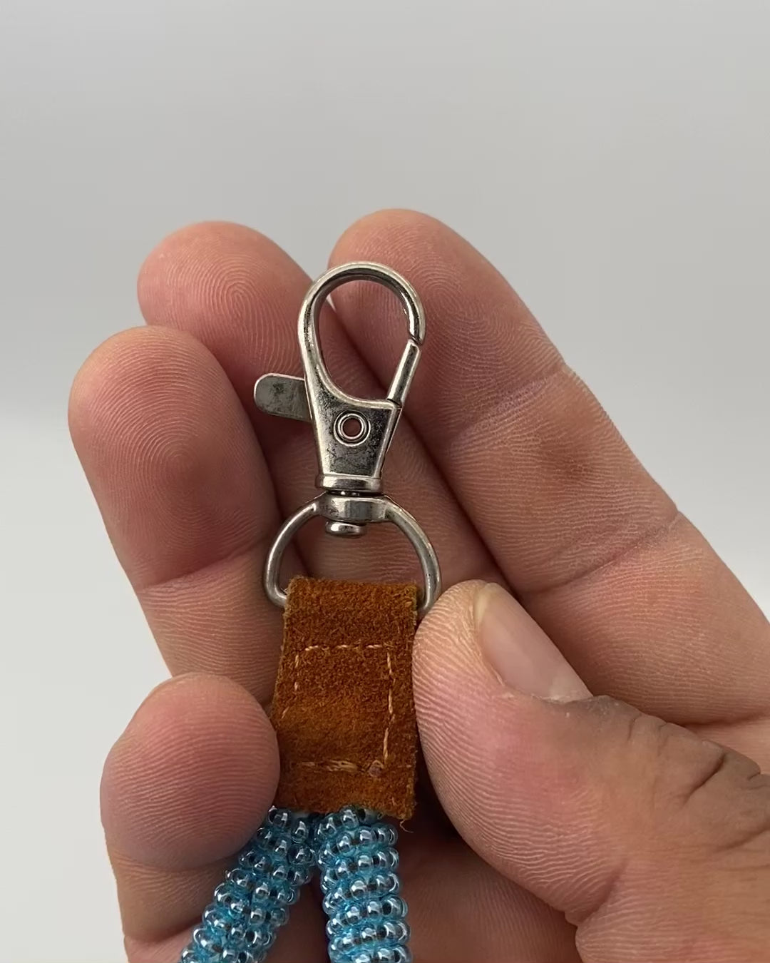 Porte-clefs en perles et cuir fait main-artisanal