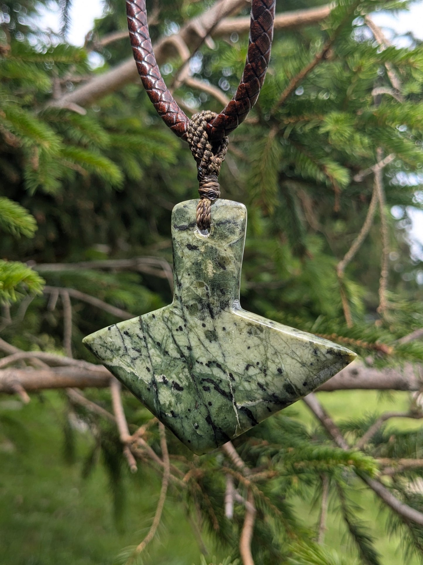 Pendentif Pointe de Flèche en Jade Néphrite