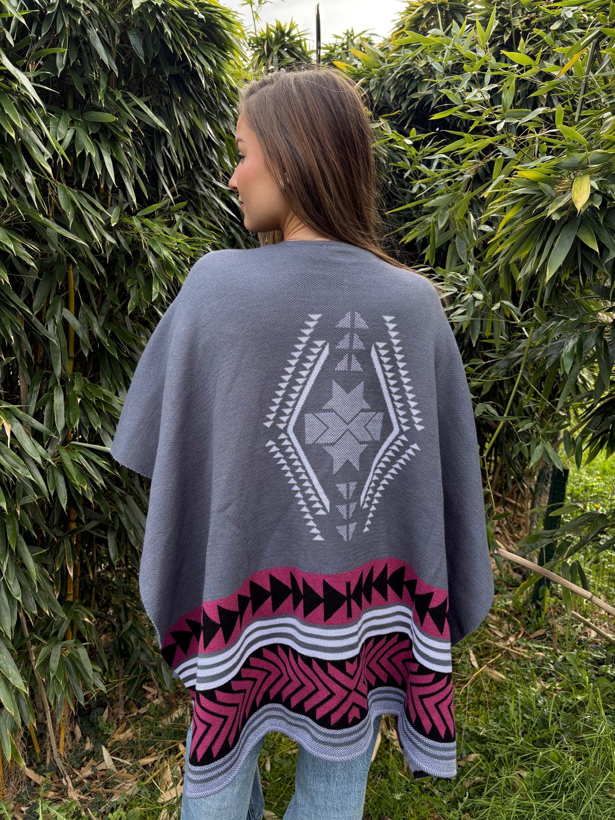 Poncho Cape Ethnique Otavalo-Ecuador