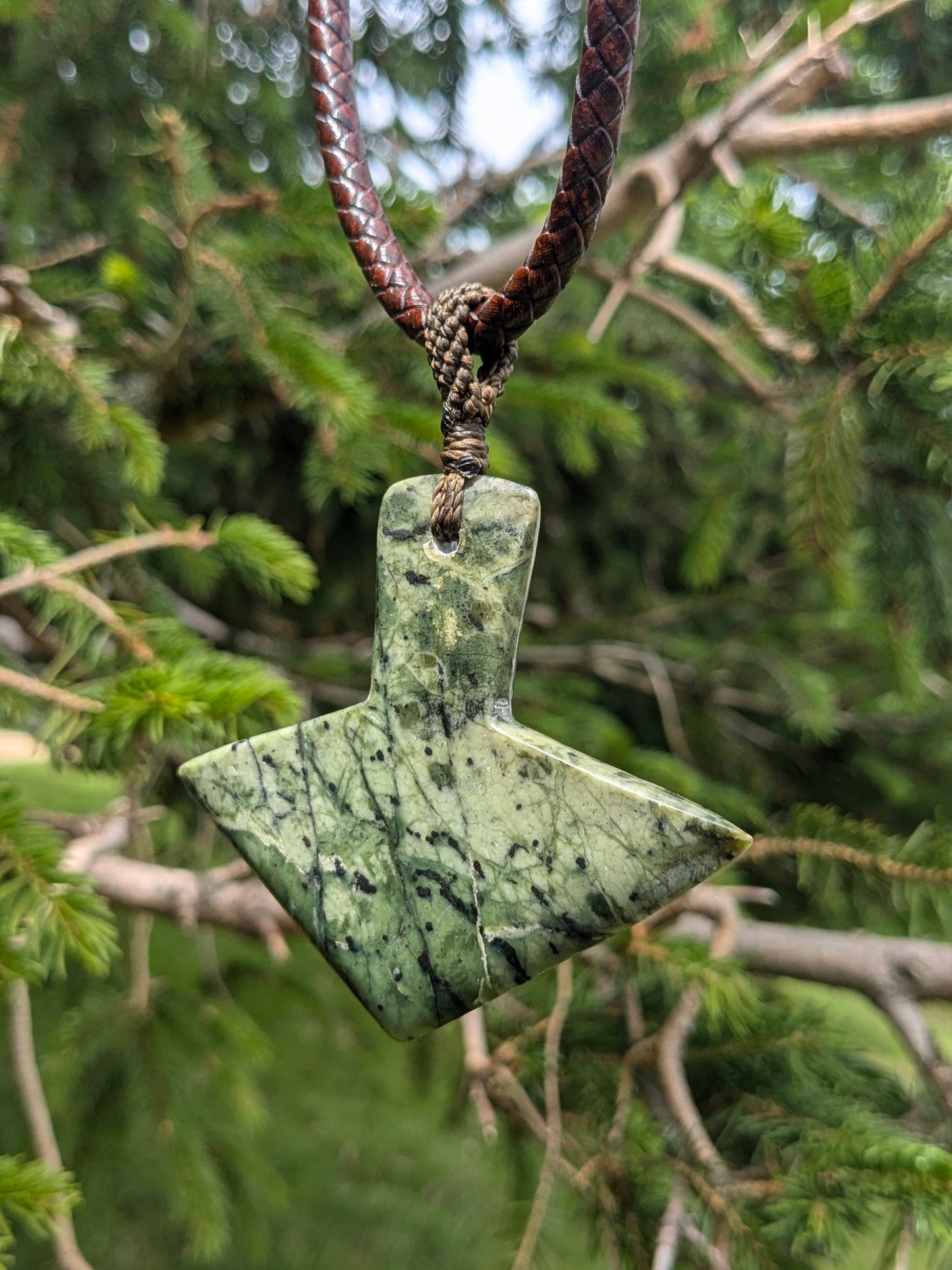 Pendentif Pointe de Flèche en Jade Néphrite